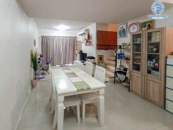 ทาวน์เฮ้าส์มือสอง นนทบุรี ม.พฤกษาไพร์ม บางศรีเมือง เนื้อที่ 17.4 ตร.ว. ฟังก์ชัน 3 ห้องนอน 2 ห้องน้ำ 1 ที่จอดรถ ต่อเติมเต็มพร้อมอยู่ เดินทางสะดวก บนทำเลโซนเมือง ติดถนนท่าน้ำนนท์ เชื่อมต่อถนนนครอินทร์, ถนนพระราม5 ใกล้รถไฟฟ้าสายสีม่วง "สถานีสะพานพระนั่งเกล้า"